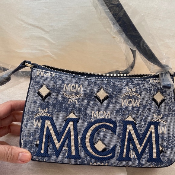 Aren shoulder bag in Vintage Monogram Jacquard - Picture 8 of 11